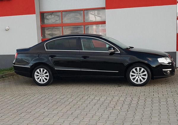 Volkswagen Passat cena 21900 przebieg: 159000, rok produkcji 2005 z Sępopol małe 172